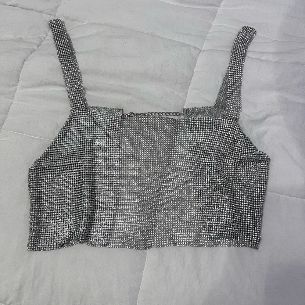 Diamond/chain going out top